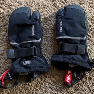 Hestra Jr. size 6 Black Insulated Mittens